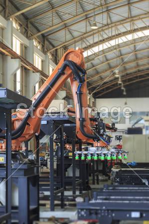 0 概念.制造工厂智能仓库系统中的工业采摘机器人